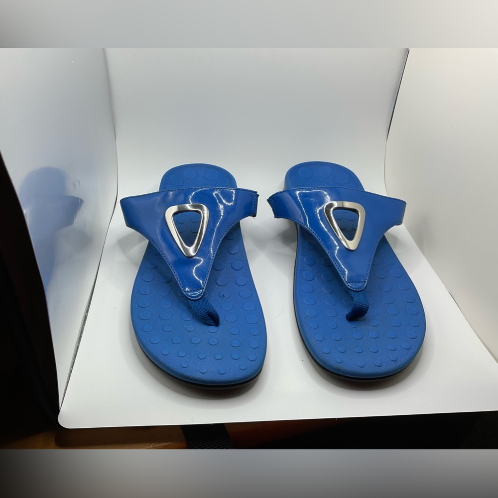 Vionic orthaheel bright blue size 8 sandals/flipies with sliver cut out triangle